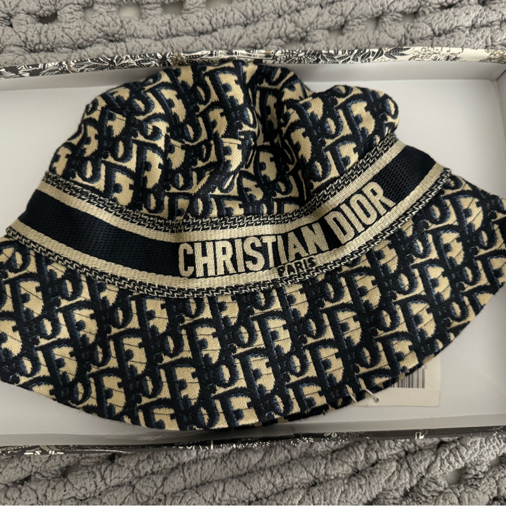 Dior hat new with tags